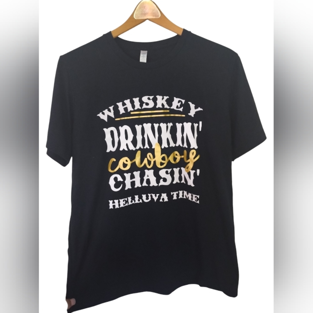 NWOT Whiskey Drinkin Cowboy Chasin tee size medium